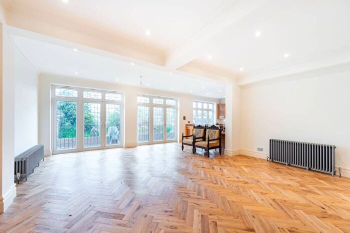 5 Bedroom Detached House For Sale In Rowdon Avenue, Willesden Green, London, NW10