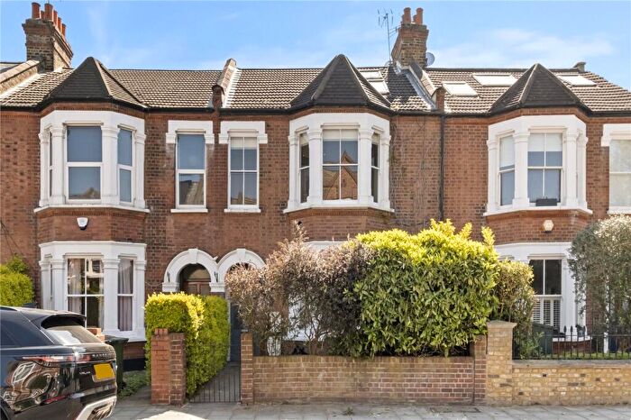 3 Bedroom Apartment For Sale In Cavendish Road, London, SW12