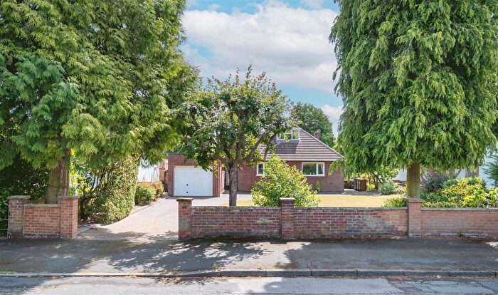 4 Bedroom Detached Bungalow For Sale In The Promenade, Wellingborough, NN8