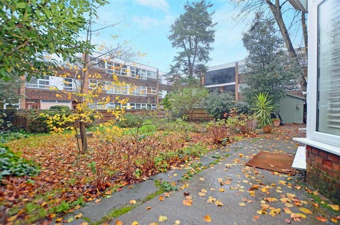 2 Bedroom Flat To Rent In Broom Road, Teddington, TW11