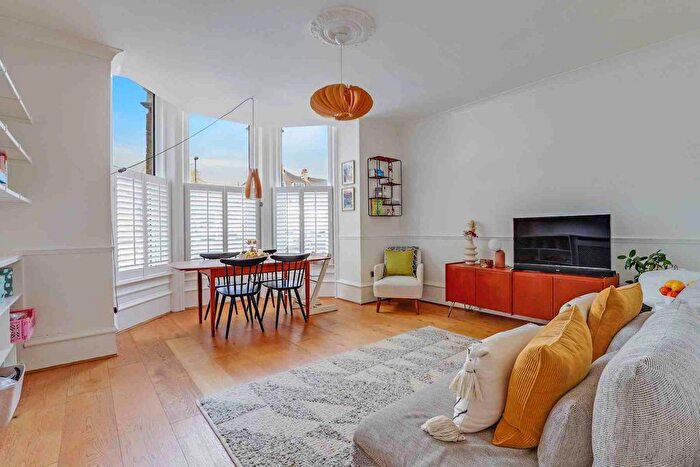 2 Bedroom Flat To Rent In Lawrie Park Road, London, SE26