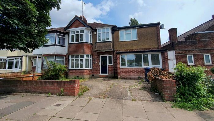 4 Bedroom Semi-Detached House To Rent In Brentmead Gardens, London, NW10
