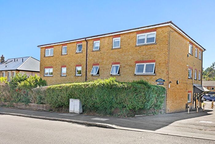 1 Bedroom Flat For Sale In Princes Road, Buckhurst Hill, IG9