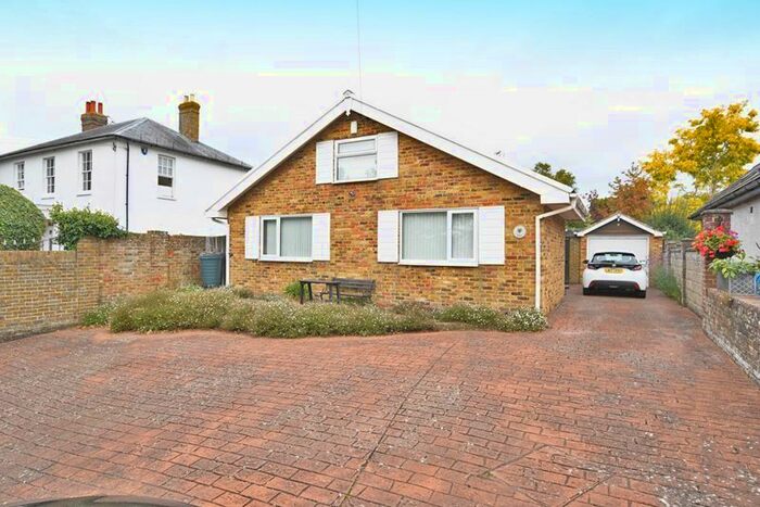 3 Bedroom Detached Bungalow To Rent In Ashford Road, Bearsted, Maidstone, ME14