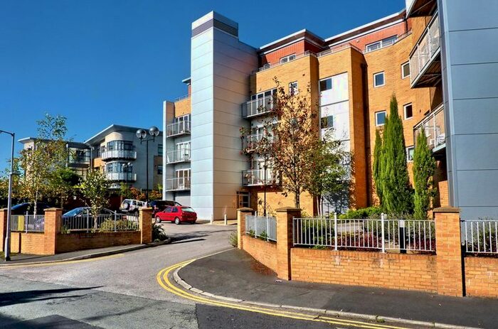 3 Bedroom Flat To Rent In The Atrium, Bury Old Road, Whitefield, Manchester M45