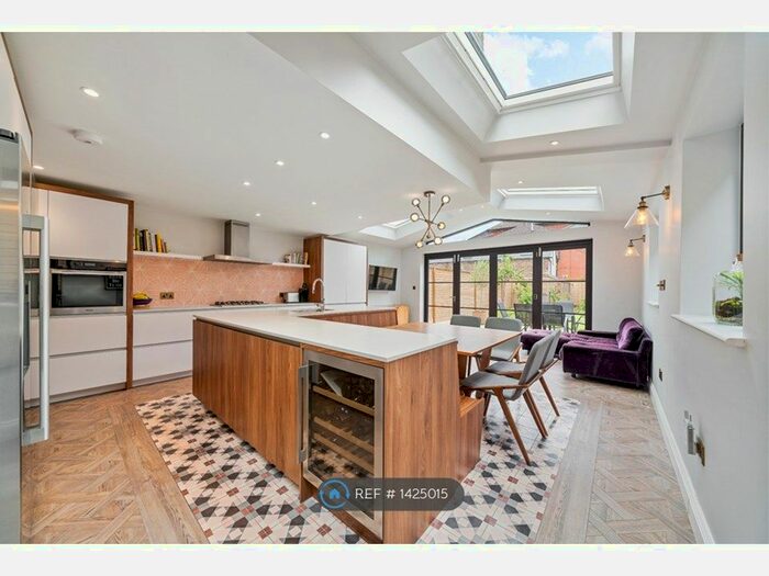 4 Bedroom Semi-Detached House To Rent In Fernlea Road, London, SW12