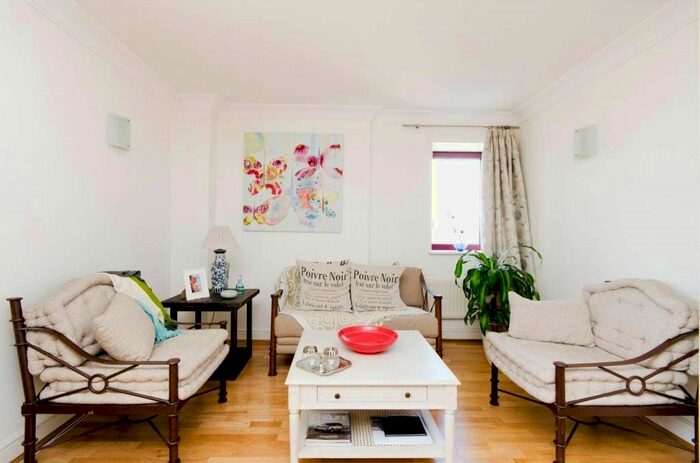 2 Bedroom Flat To Rent In Sailmaker Court, Fulham, SW6