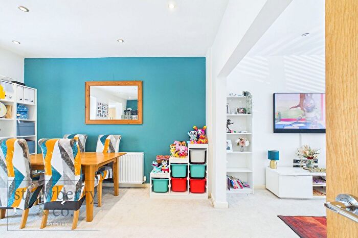 3 Bedroom End Of Terrace House For Sale In High Street, Hanham, BS15