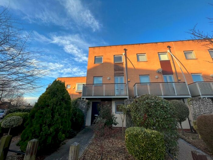 3 Bedroom Town House To Rent In Lowestoft Drive, Liverpool, L19