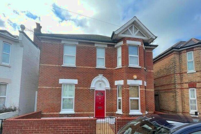 2 Bedroom Flat To Rent In Morley Road, Bournemouth, BH5