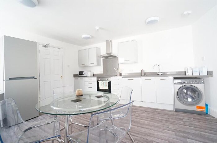 3 Bedroom Apartment To Rent In Menai View Terrace, Bangor, LL57