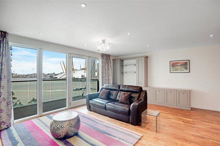 2 Bedroom Apartment To Rent In New Providence Wharf, Blackwall, E14