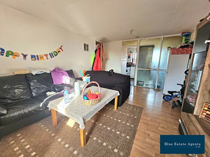 3 Bedroom Flat To Rent In Convent Way, Southall, UB2