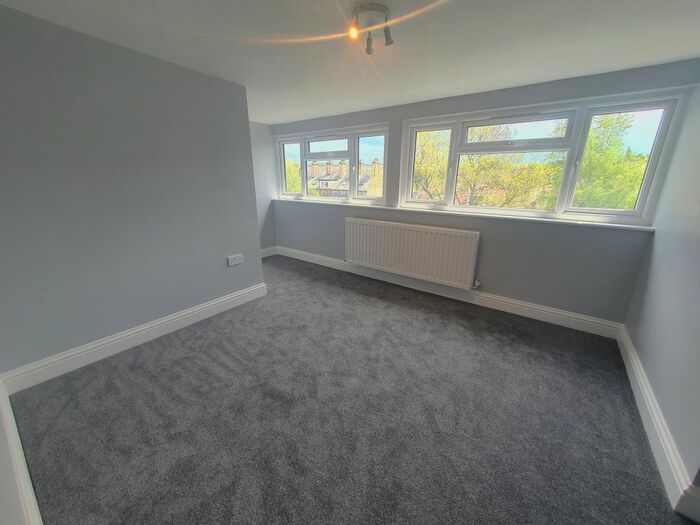 5 Bedroom Semi-Detached House To Rent In Redburn Drive, Shipley, BD18