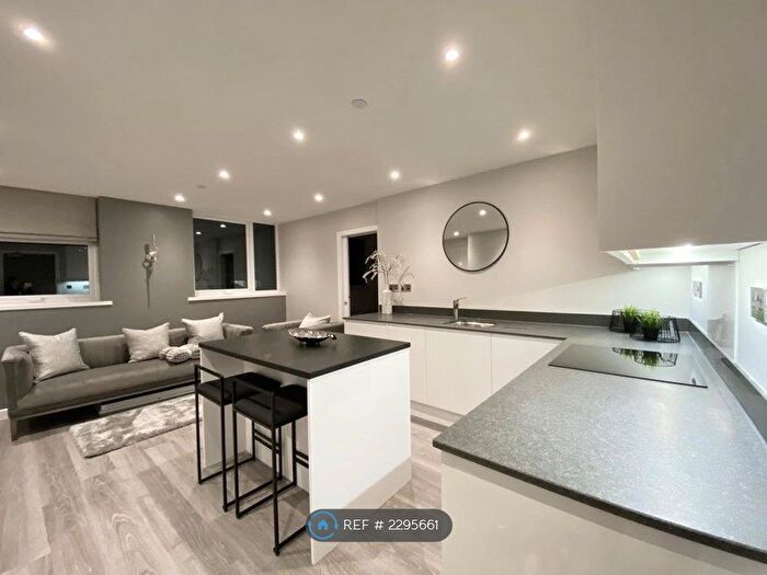 2 Bedroom Flat To Rent In Ashley Road, Altrincham, WA14