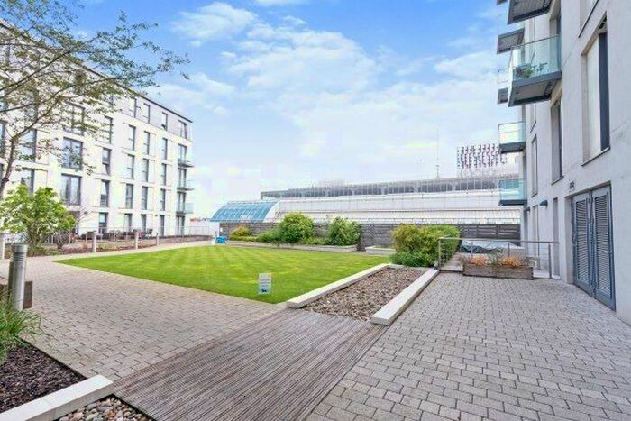 2 Bedroom Flat To Rent In The Hayes, Cardiff, CF10