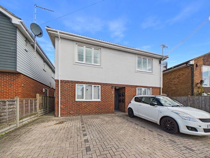 1 Bedroom Flat To Rent In Roberts Road, Lancing, BN15