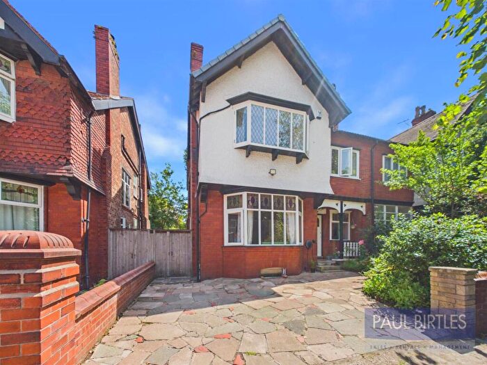 6 Bedroom Semi-Detached House For Sale In Woodlands Road, Whalley Range, Manchester, M16