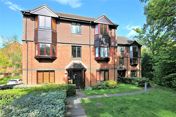 2 Bedroom Maisonette For Sale In Woking, Surrey, GU21