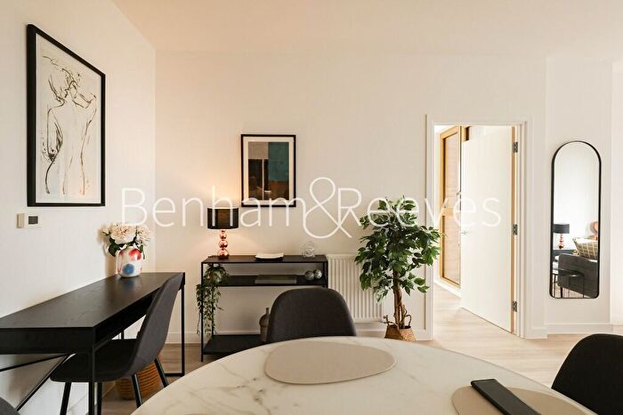 2 Bedroom Apartment To Rent In Vista Heights, Ilderton Road, SE15