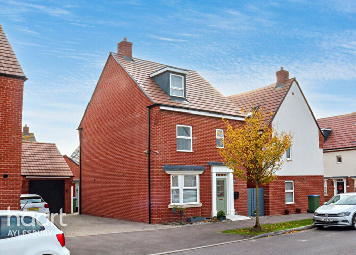 4 Bedroom Detached House For Sale In Sorrel Way, Aylesbury, HP22