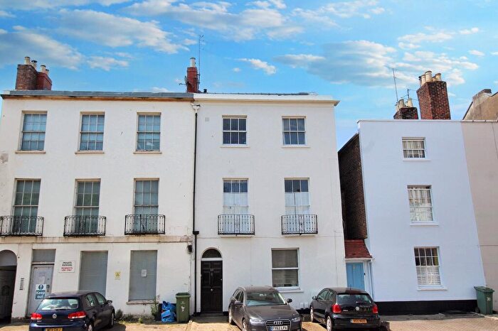 2 Bedroom Apartment For Sale In Top Floor Flat, High Street, GL50