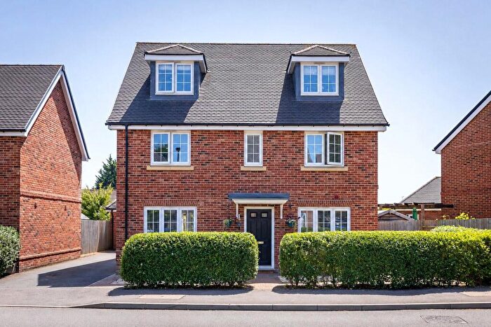 5 Bedroom Detached House For Sale In Cascade Way, Farnham, Surrey, GU9