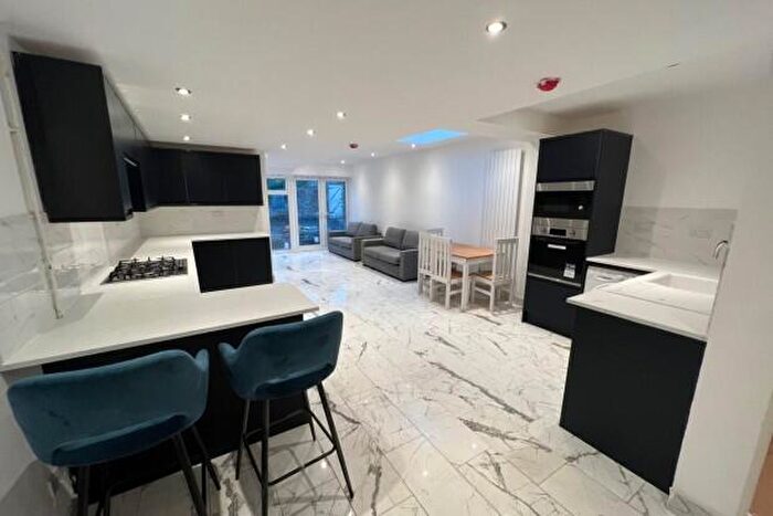 6 Bedroom Terraced House To Rent In Richards Street Cardiff, CF24