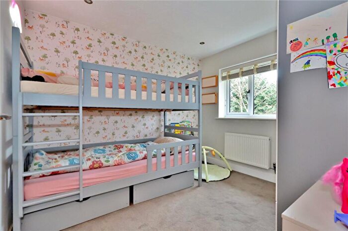 3 Bedroom Detached House For Sale In Alexandra Gardens, Knaphill, Woking, Surrey, GU21
