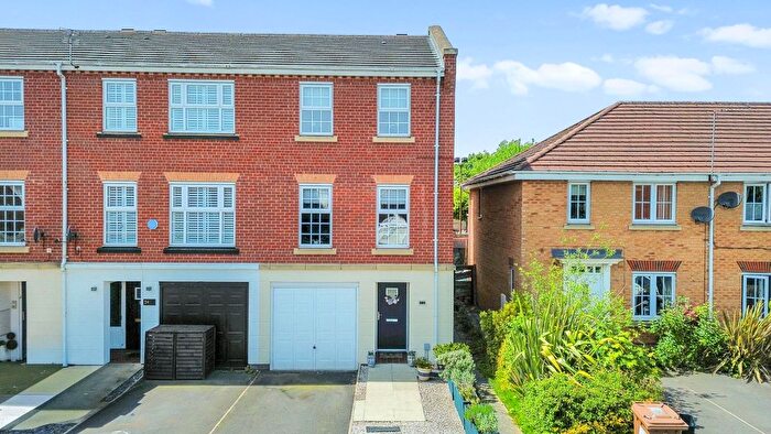 3 Bedroom Town House For Sale In The Feathers, St. Helens, WA10