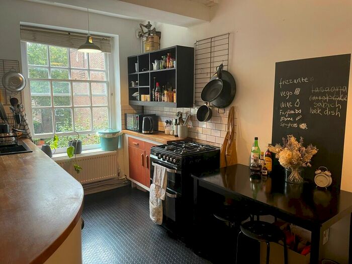 2 Bedroom Flat To Rent In Cheverell House, London, E2