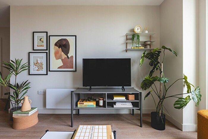 1 Bedroom Apartment To Rent In Apartment, Hove Gardens, BN3