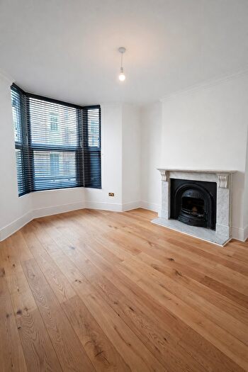 2 Bedroom Ground Maisonette To Rent In Beatty Road, London, N16
