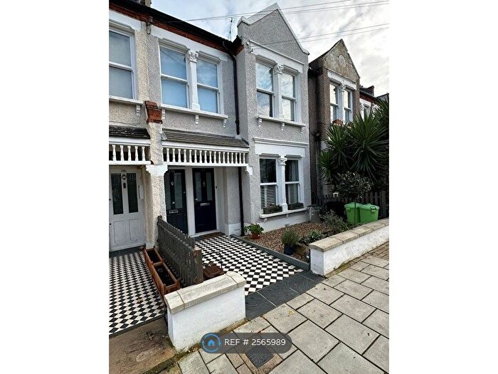 2 Bedroom Flat To Rent In Southfields, London, SW18