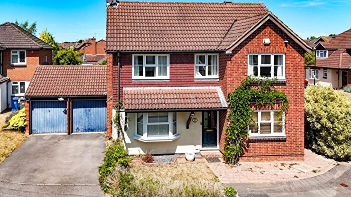 5 Bedroom Detached House For Sale In Loosen Drive, Maidenhead, Berkshire, SL6