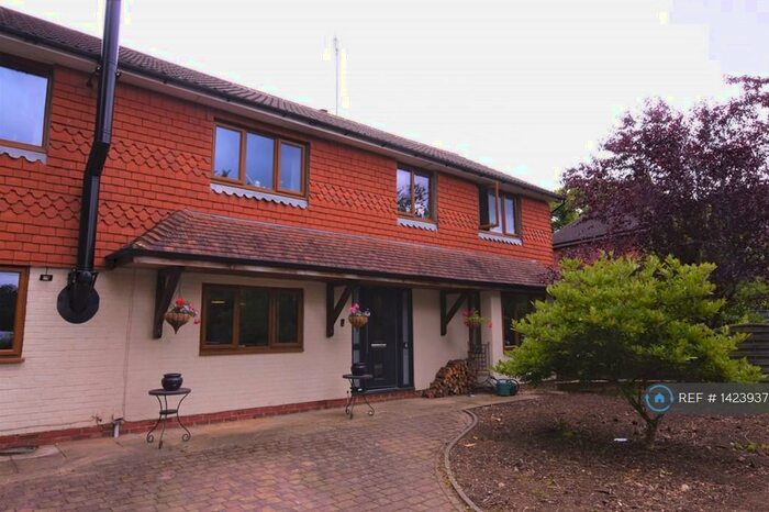 4 Bedroom Semi-Detached House To Rent In Arundel Close, Passfield, Liphook, GU30