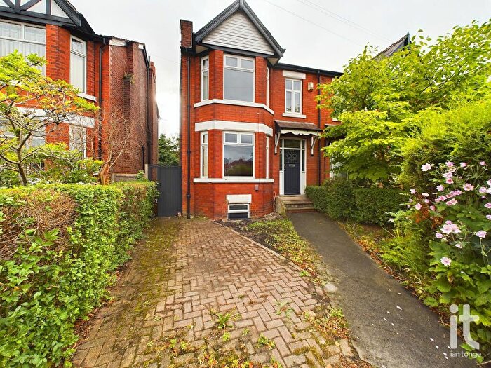 4 Bedroom Semi-Detached House To Rent In Dialstone Lane, Offerton, Stockport, SK2