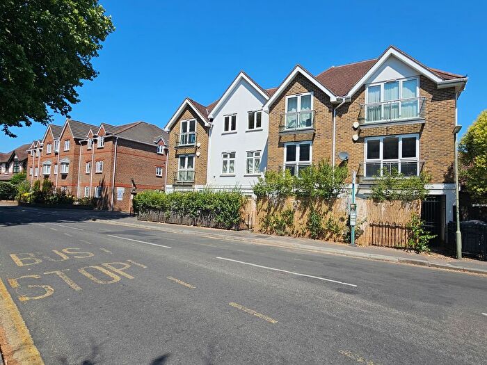 2 Bedroom Flat For Sale In York Road, Woking, Surrey, GU22
