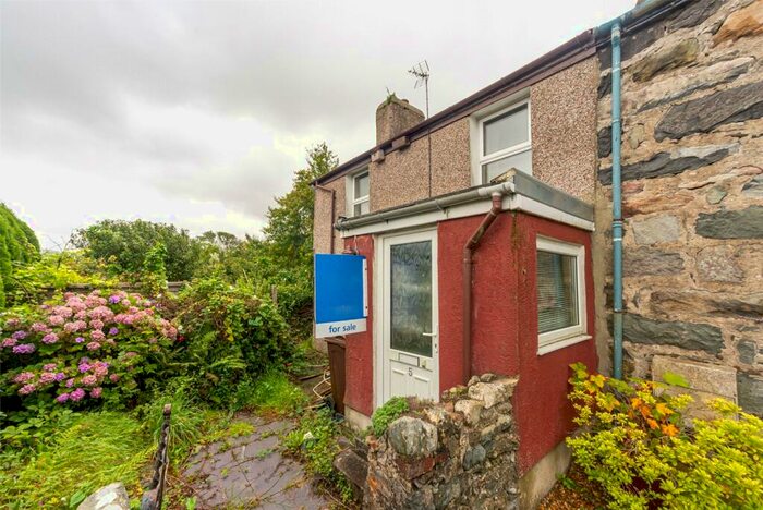 3 Bedroom End Of Terrace House For Sale In Bryn Sisyllt, Llanllyfni, Caernarfon, Gwynedd, LL54