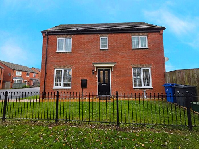 3 Bedroom Semi Detached House For Sale In Heatherfields Crescent, New Rossington, DN11