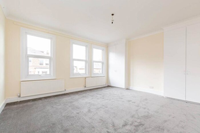 4 Bedroom Flat To Rent In Battersea Rise, Clapham Junction, London, SW11