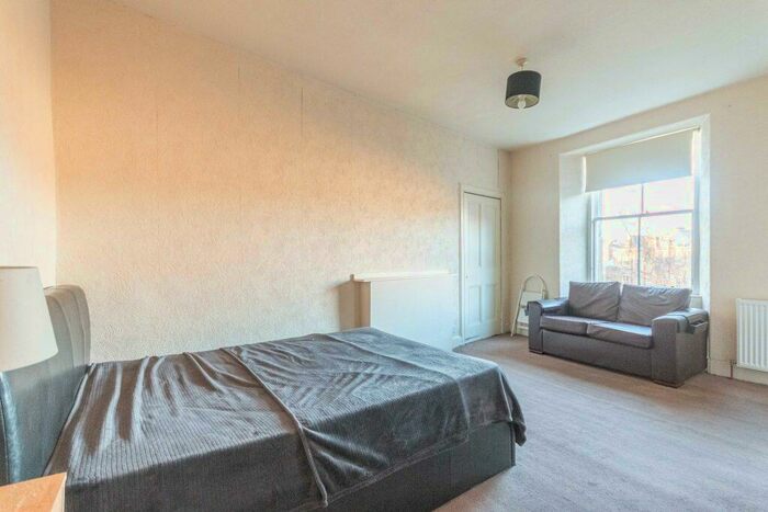 Studio To Rent In L &#; High Street, Edinburgh, EH1
