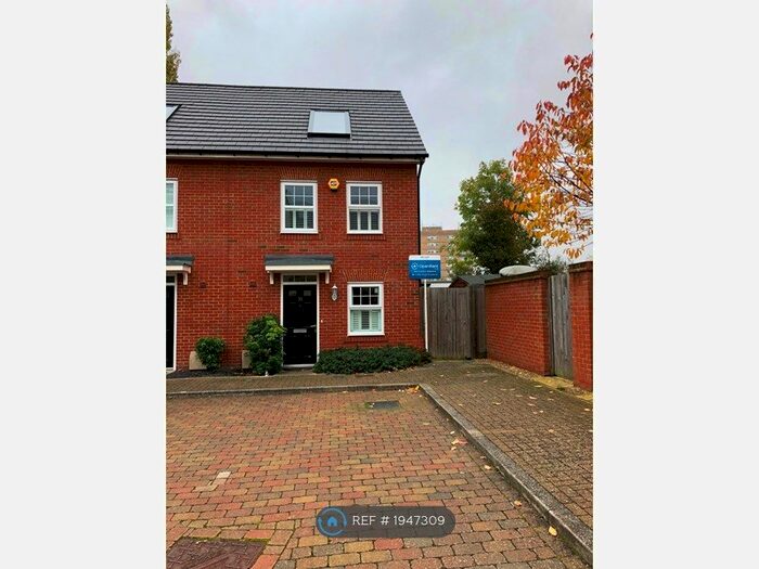 3 Bedroom End Of Terrace House To Rent In Erickson Gardens, Bromley, BR2