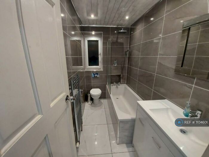 2 Bedroom Flat To Rent In Ellangowan Road, Glasgow, G41