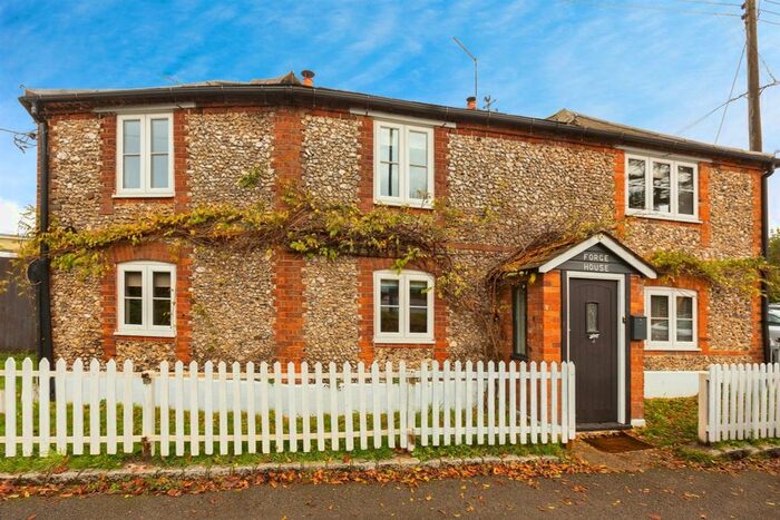 3 Bedroom Detached House For Sale In Terrick, Aylesbury, HP17