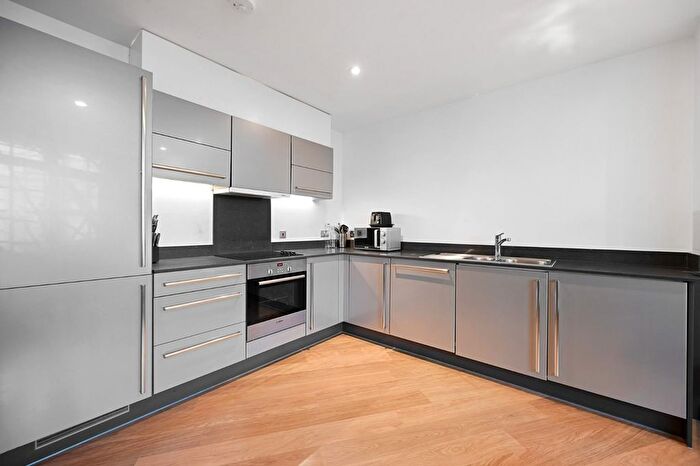 1 Bedroom Flat For Sale In Ross Way, Tower Hamlets, E14