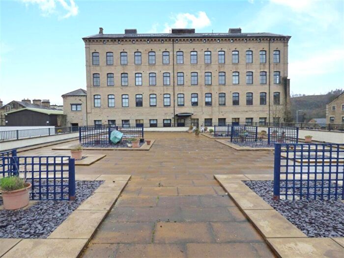 2 Bedroom Apartment To Rent In The Mill, The Locks, Bingley, BD16