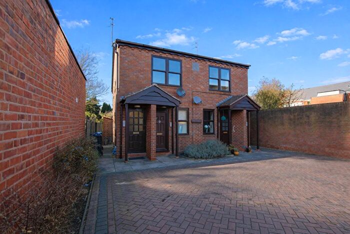 1 Bedroom Flat To Rent In Flat, The Lyndons, Park Street, Kingswinford, DY6