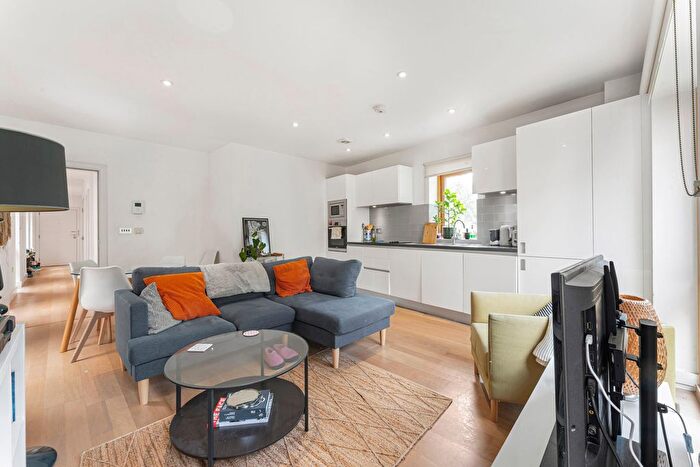 2 Bedroom Flat To Rent In Aumbrey Apartments, Eastway, Hackney, London, E9