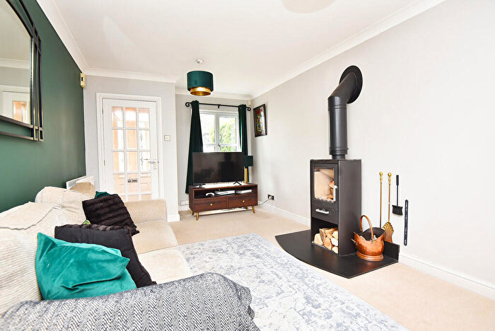 3 Bedroom Semi-Detached House For Sale In Wharfedale Avenue, Harrogate, HG2